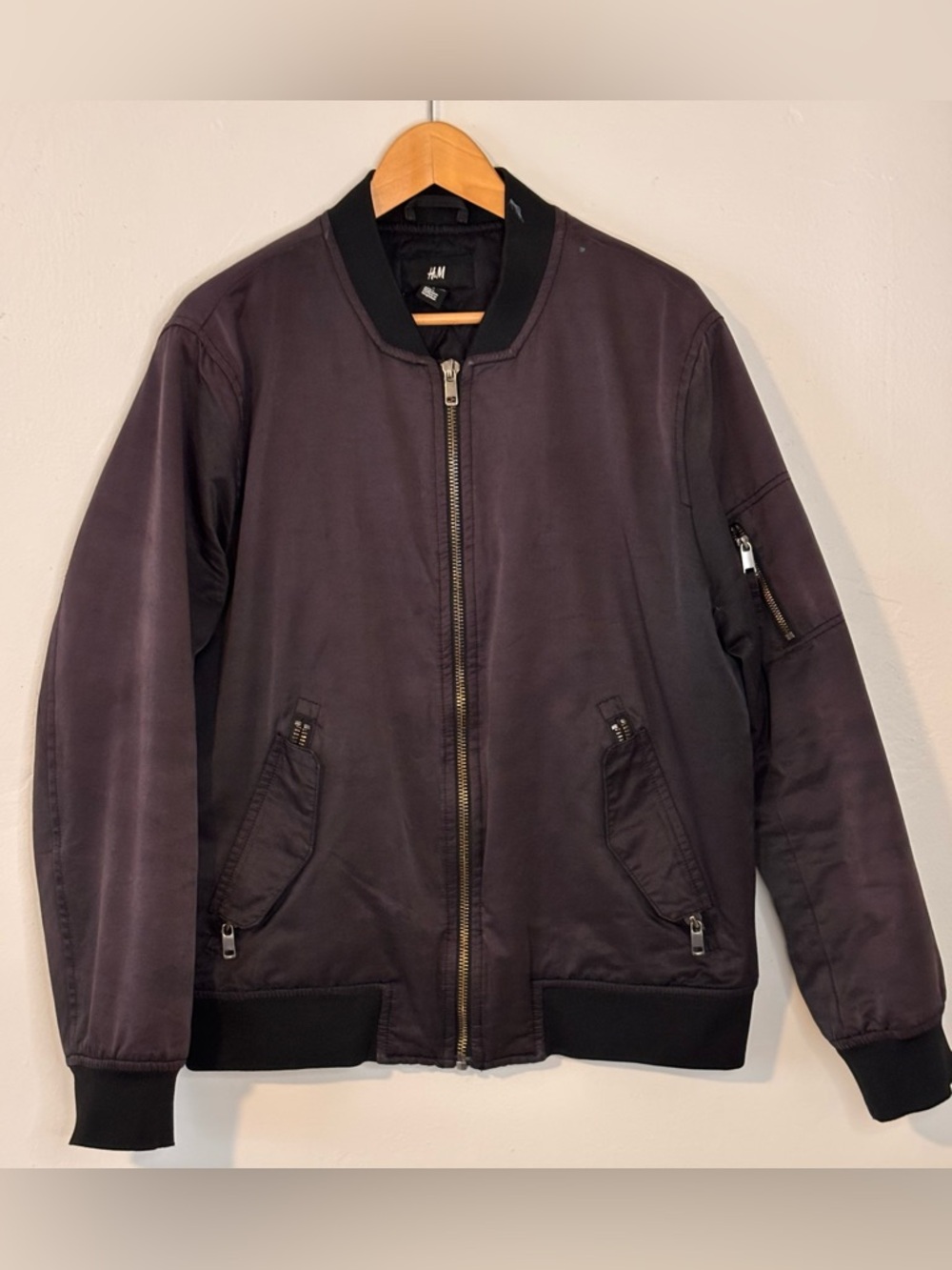 🌸 H&M Men's Large Charcoal Bomber Jacket with Black Rib Trim